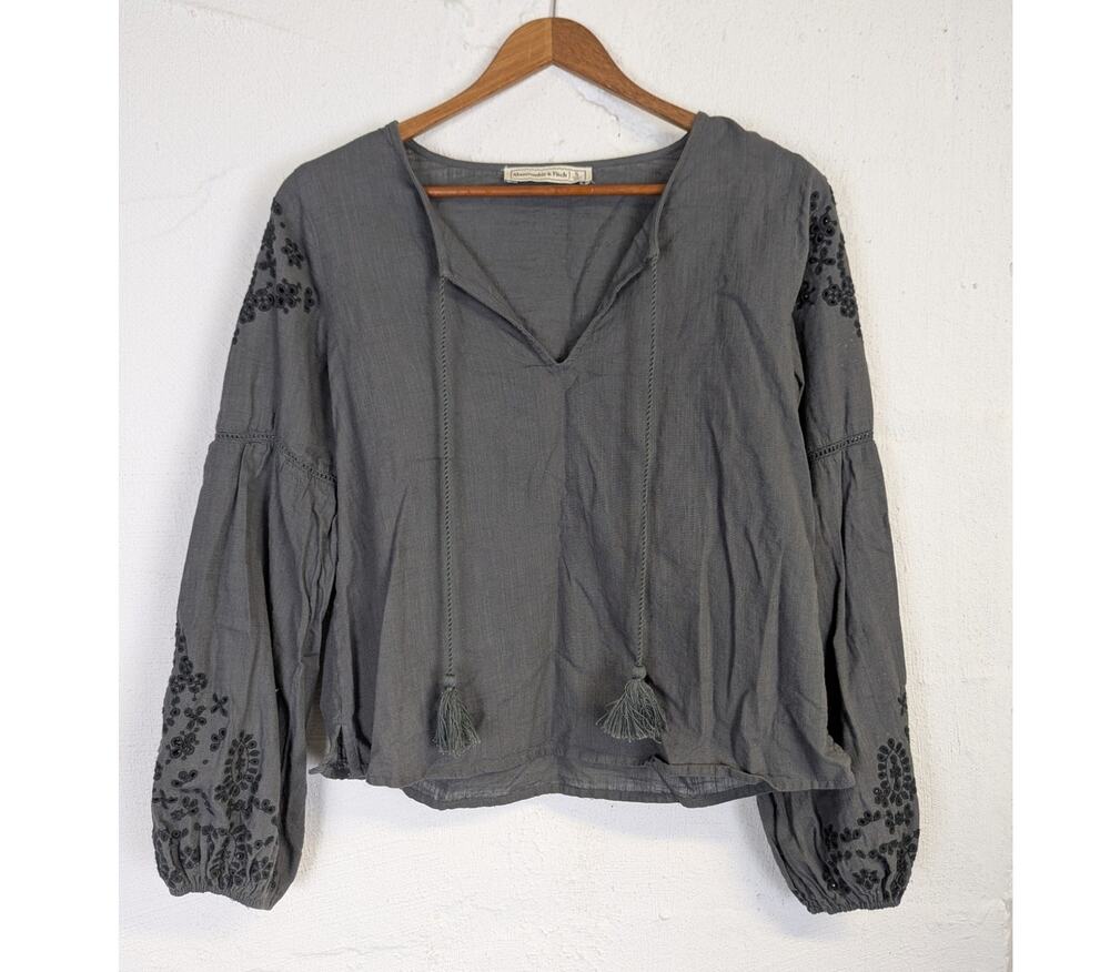 Abercrombie & Fitch Boho Blouse Grey Embroidered Oversized Crop Cottage Small